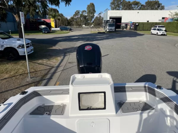 Stern cockpit